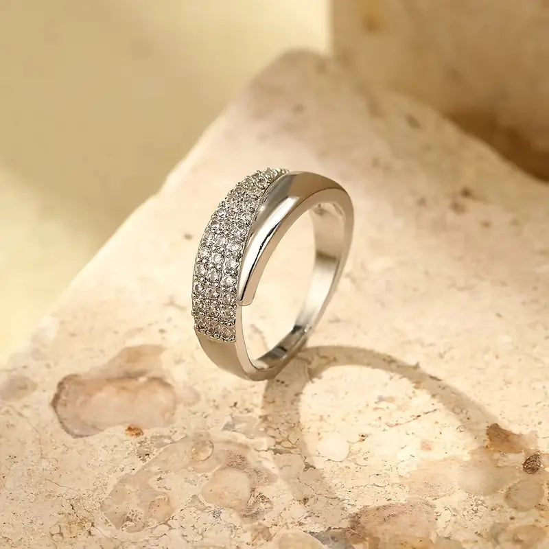 Aurora™ | Justerbar Gullring med Glitrende Steiner