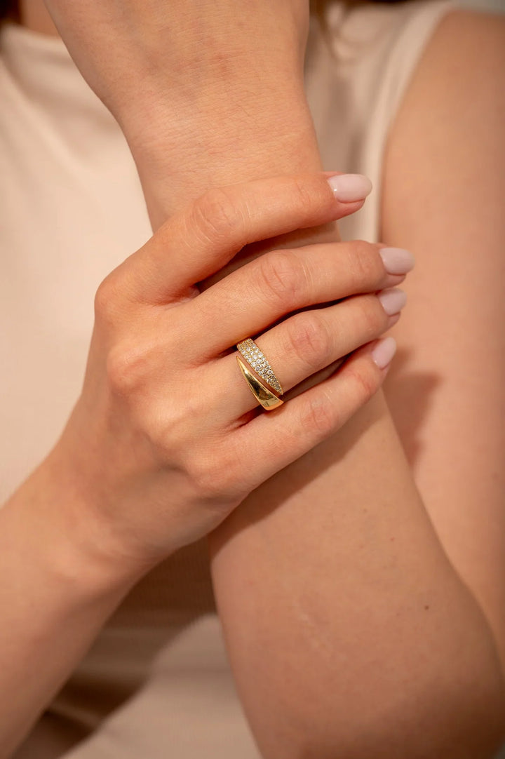 Aurora™ | Justerbar Gullring med Glitrende Steiner