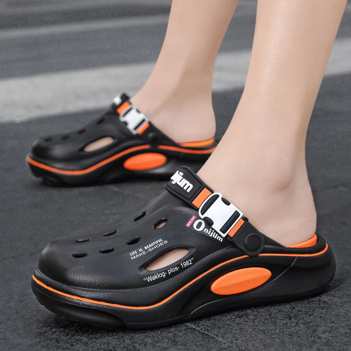 New Classic Summer Clogs Men Slipper Breathable Garden Shoes EVA Outdoor Comforty Beach Slides Home Sandals Antiskid Slippers