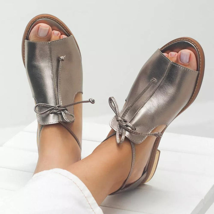 Lilliana | Dirželio Stiliaus Oda Sandalai" could be rewritten as "Lilliana | Leather Sandals with Strap Design.